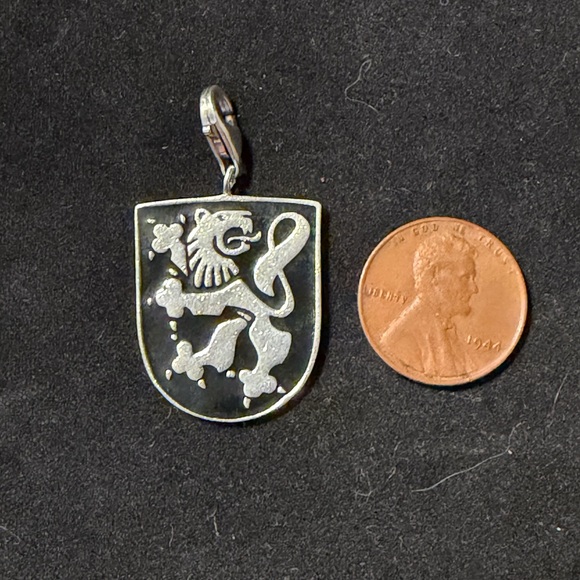 Thomas Sabo Silver Lion Shield Pendant - Picture 3 of 3